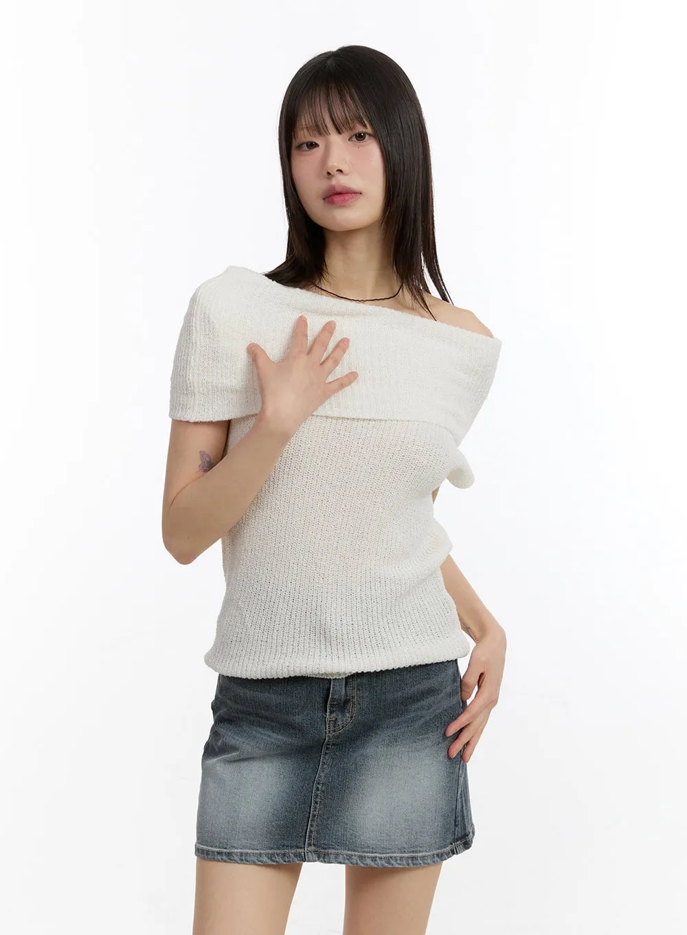 Off-Shoulder Sleeveless Knit Top CA509