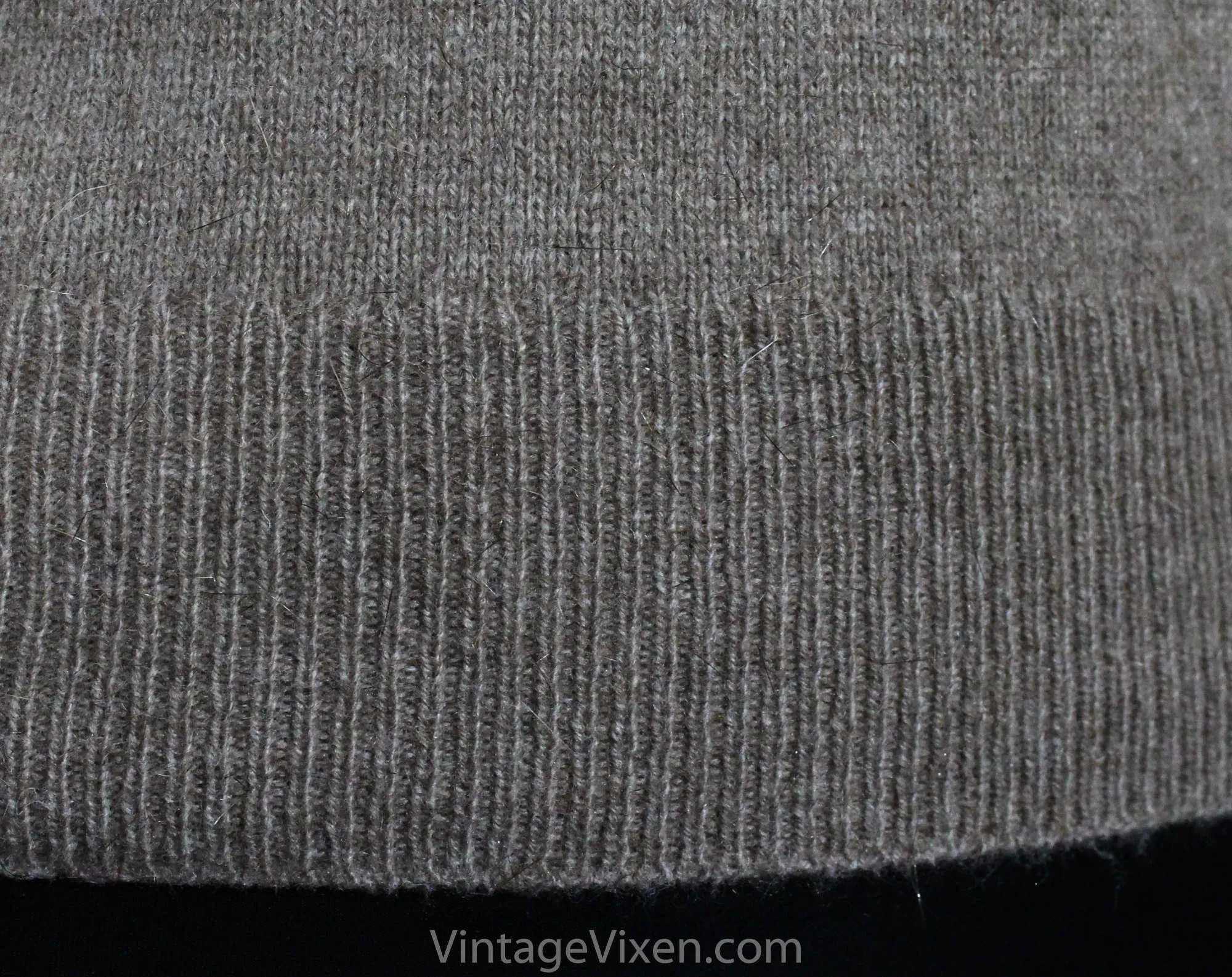 Size 12 Mink Sweater - Long Sleeved Large V Neck Pullover - Classic Beige Brown Luxury Knit From Great Britain - Fall Winter - Bust 38.5