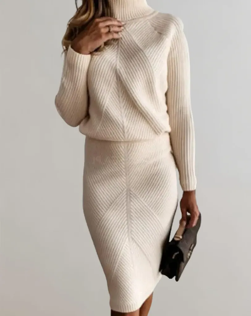 Two-Piece Suit With Narrow Skirt