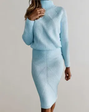 Two-Piece Suit With Narrow Skirt
