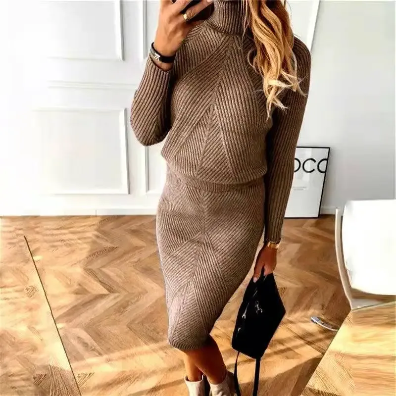 Two-Piece Suit With Narrow Skirt