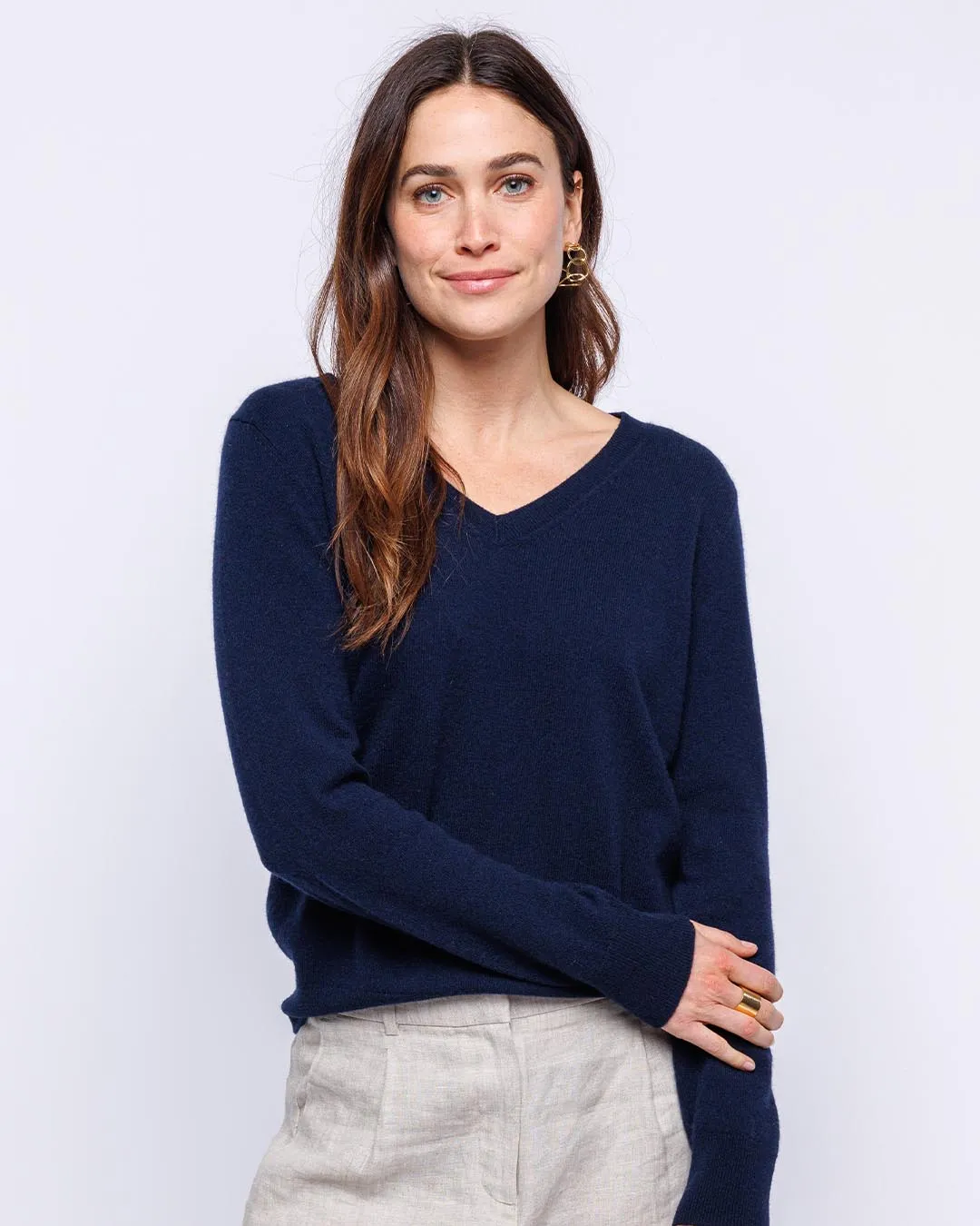 Womans Essential Cashmere V-Neck Sweater in Navy - order size down, runs large