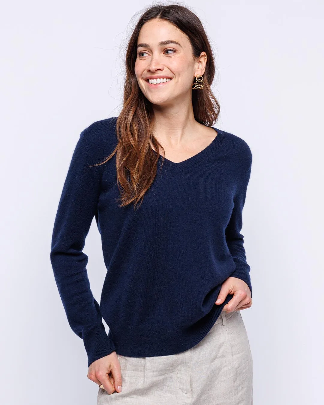 Womans Essential Cashmere V-Neck Sweater in Navy - order size down, runs large