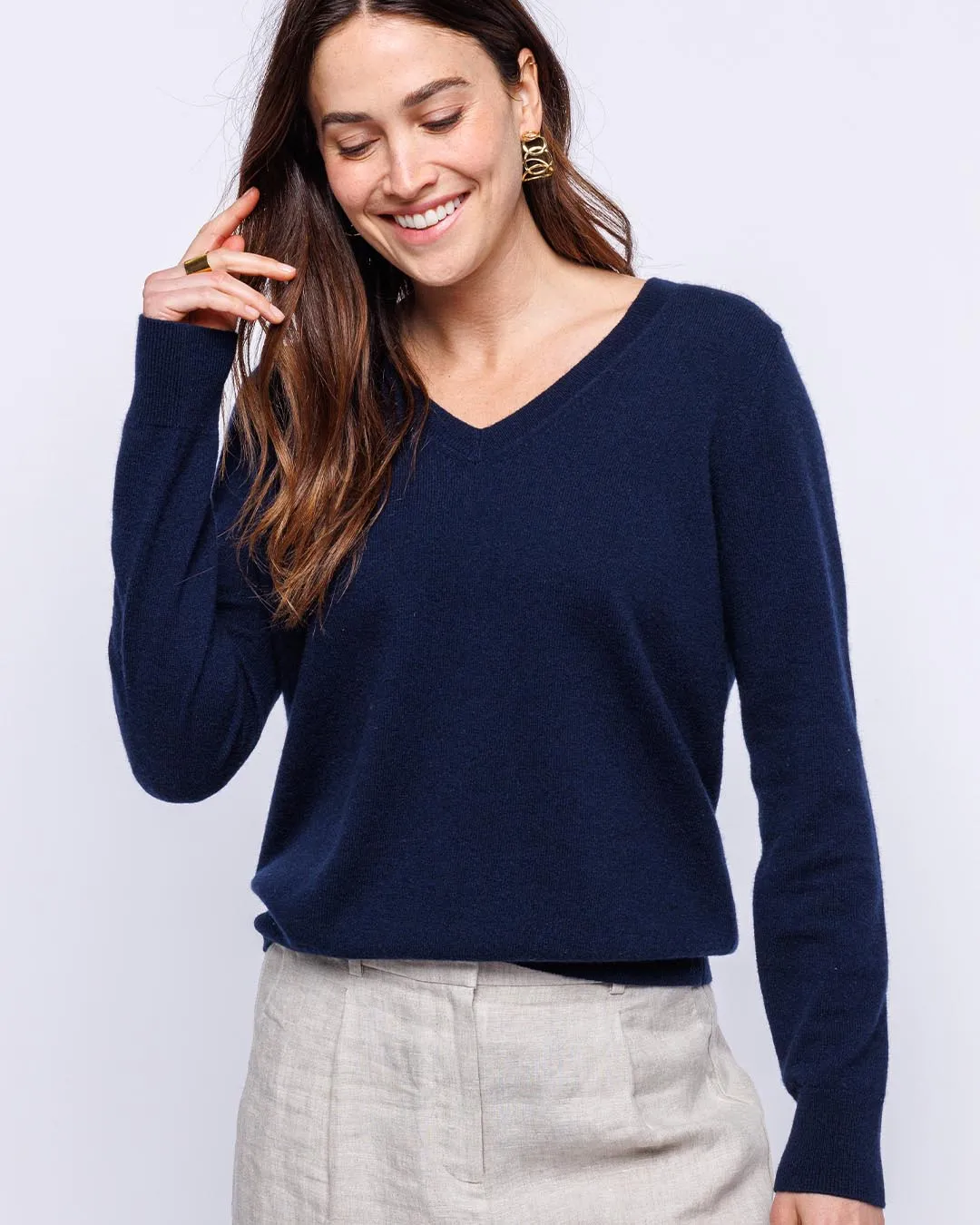 Womans Essential Cashmere V-Neck Sweater in Navy - order size down, runs large
