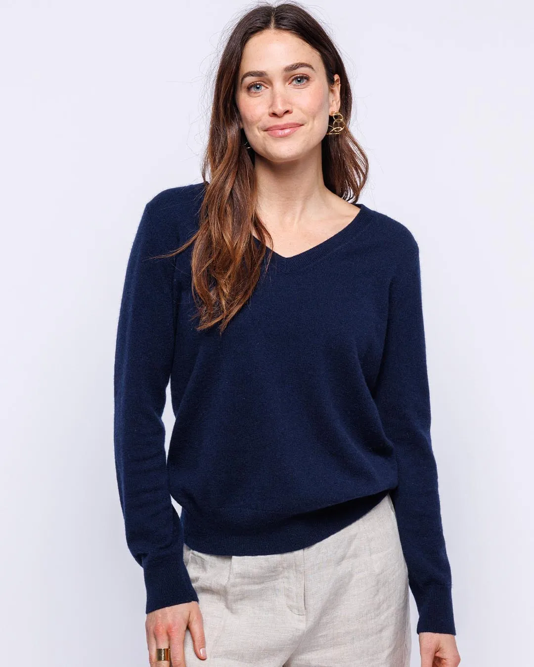 Womans Essential Cashmere V-Neck Sweater in Navy - order size down, runs large