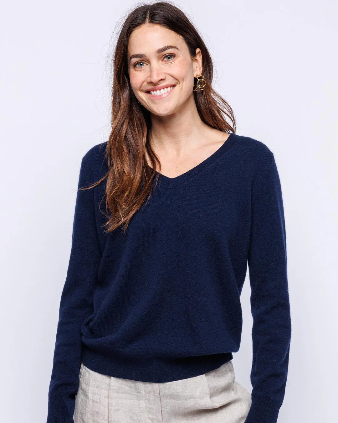 Womans Essential Cashmere V-Neck Sweater in Navy - order size down, runs large