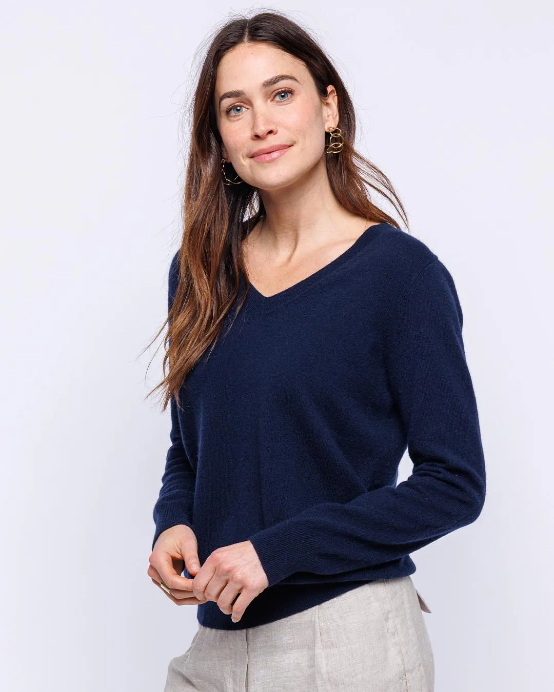 Womans Essential Cashmere V-Neck Sweater in Navy - order size down, runs large