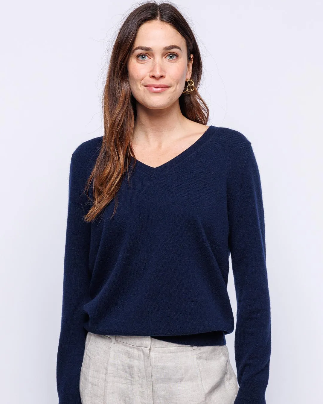 Womans Essential Cashmere V-Neck Sweater in Navy - order size down, runs large