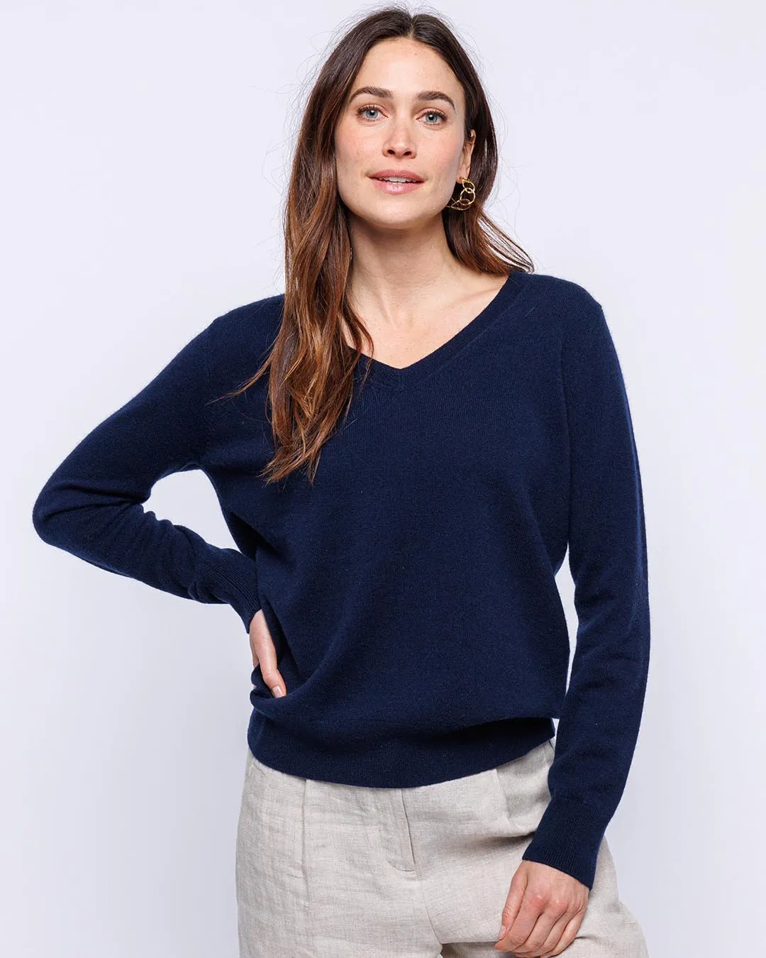 Womans Essential Cashmere V-Neck Sweater in Navy - order size down, runs large