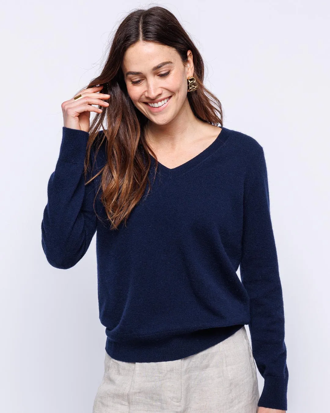 Womans Essential Cashmere V-Neck Sweater in Navy - order size down, runs large