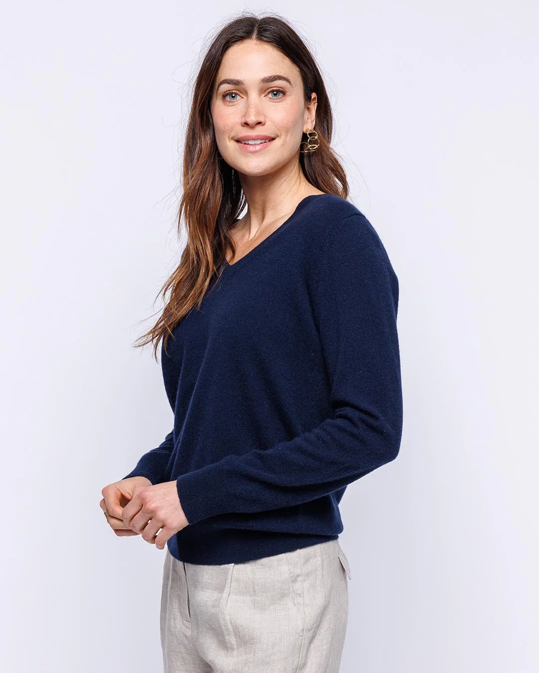 Womans Essential Cashmere V-Neck Sweater in Navy - order size down, runs large