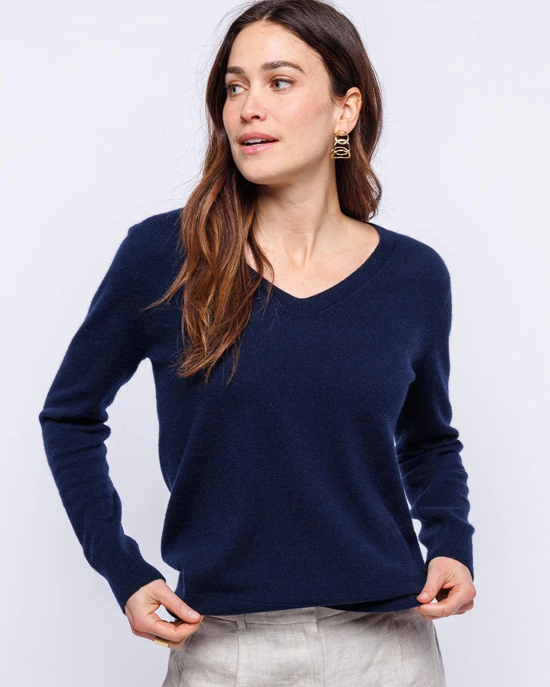 Womans Essential Cashmere V-Neck Sweater in Navy - order size down, runs large